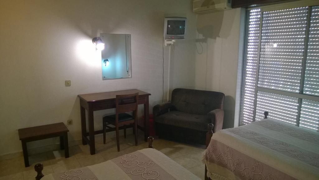Residencial Gabriel Hotel Santiago do Cacem Room photo